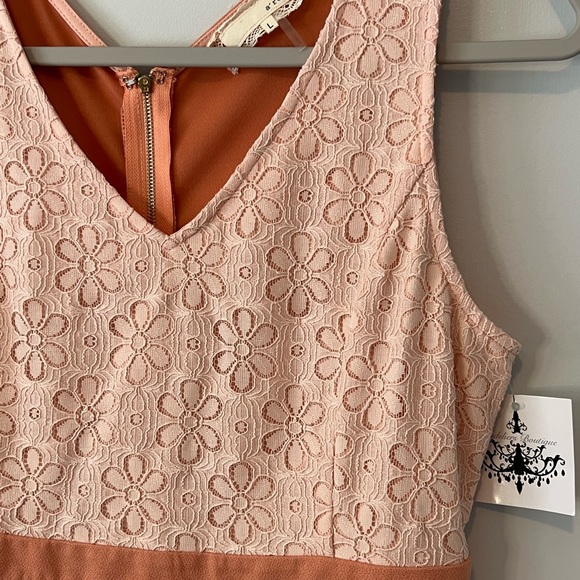 Women’s dress - Picture 4 of 5